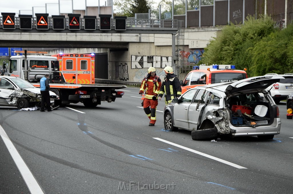 VU Auffahrunfall A 3 Rich Oberhausen kurz vor AS Koeln Dellbrueck P173.JPG - Miklos Laubert